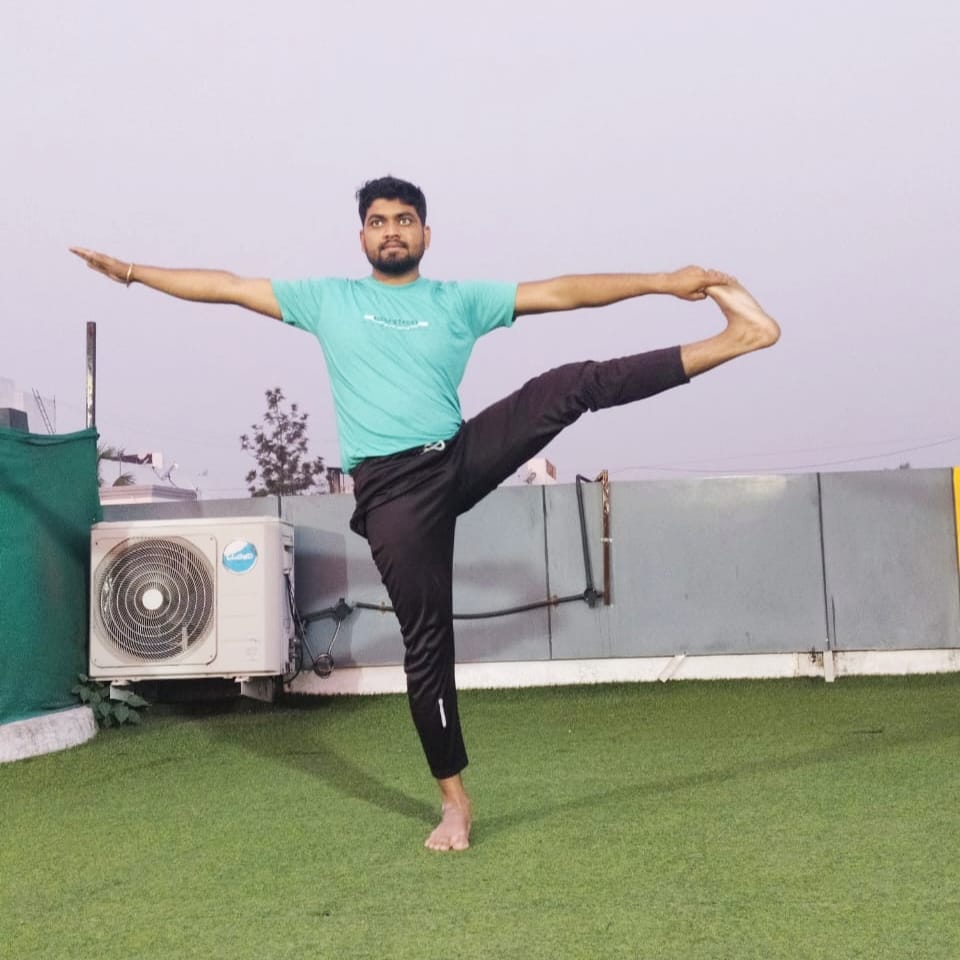 Ekpaadasana pose prashant madane yoga